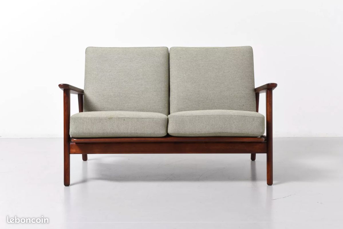 Canapé, 2 places gris et bois du célèbre designer danois Hans J.Wegner H67 x L126 x P75 (image 5)
