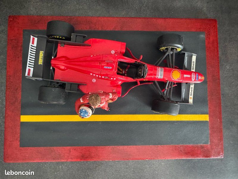 Figurine Michael Schumacher Ferrari 1996 - Échelle 1/18 - Minichamps - RARE (défaut)