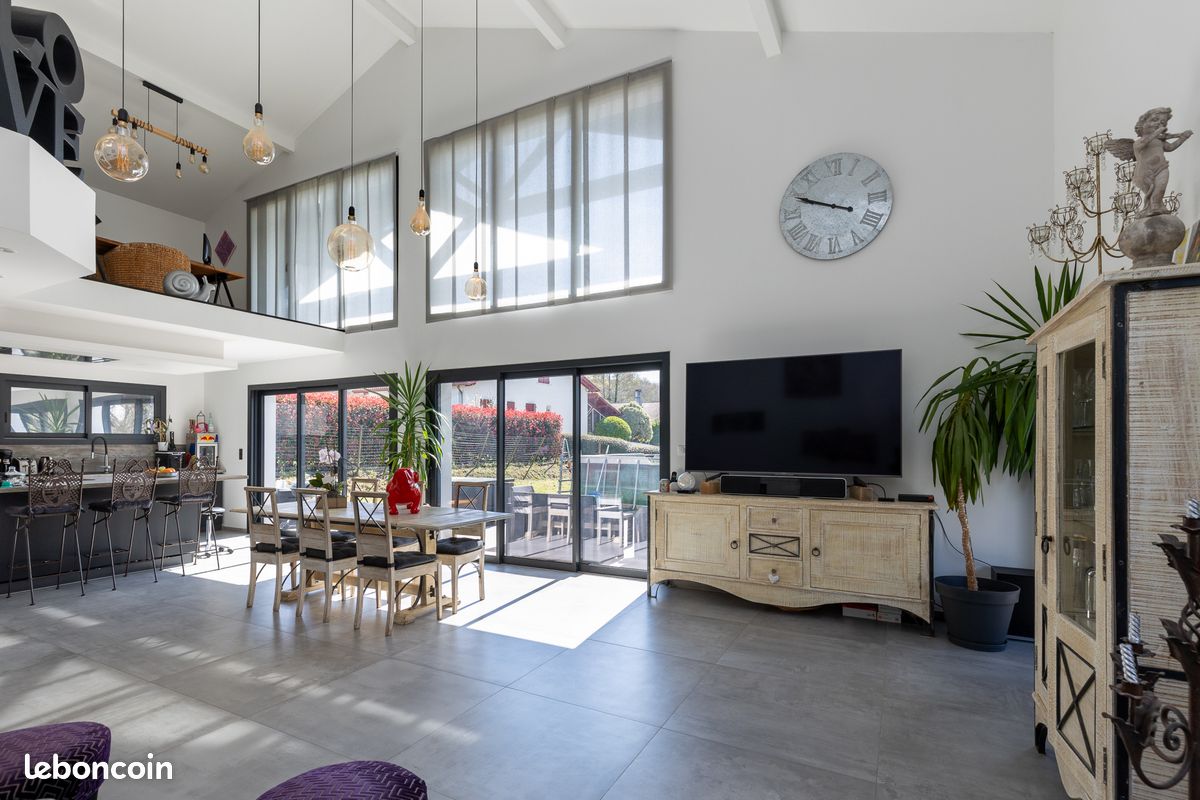 Villa 8 pièces 228 m² - Villefranque 64990 (image principale 3)