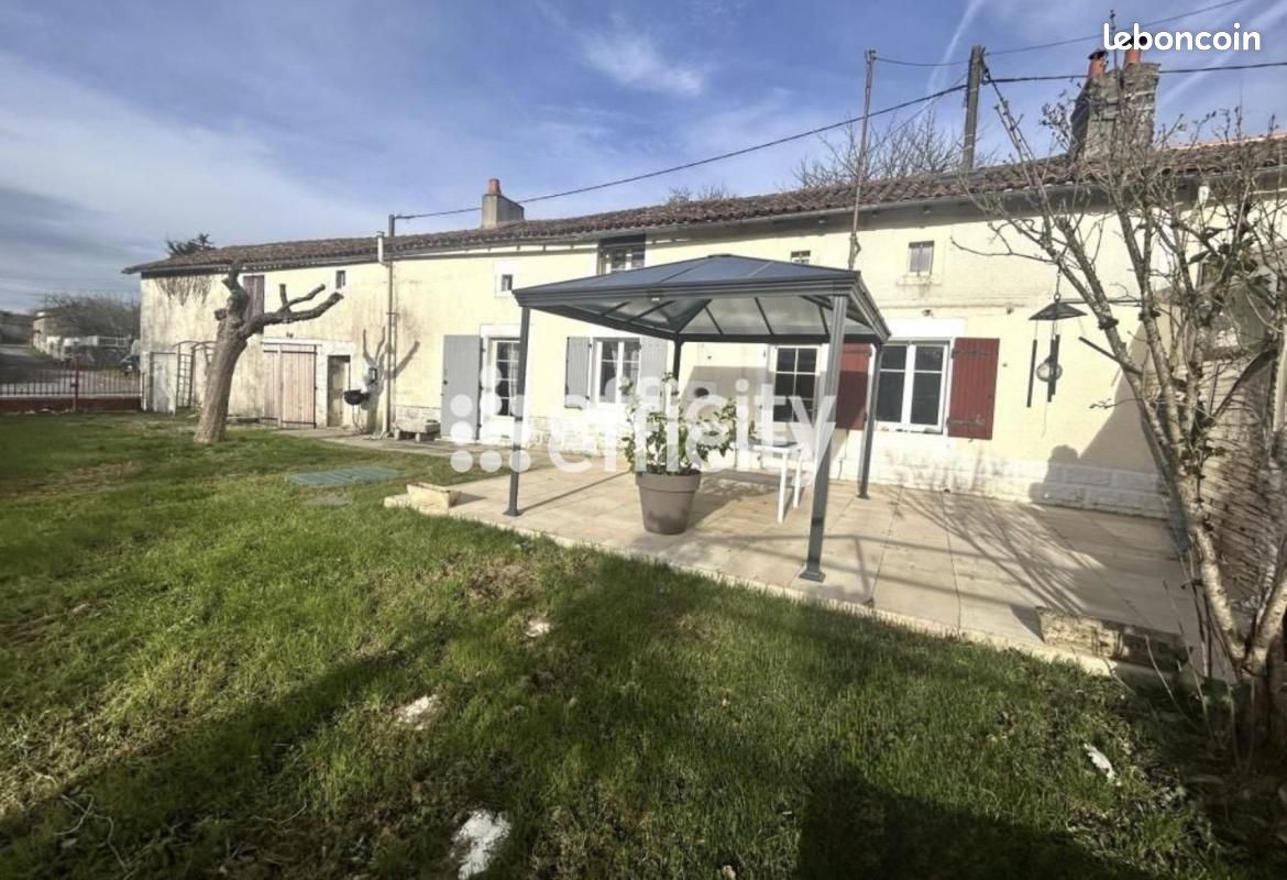 Maison 5 pièces 135 m² · à Limalonges · 135 m² · 137 000 €