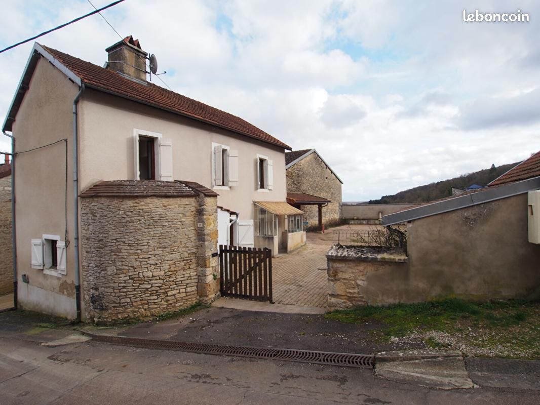 Maison 3 pièces 82 m² · à Courlon · 82 m² · 110 000 €