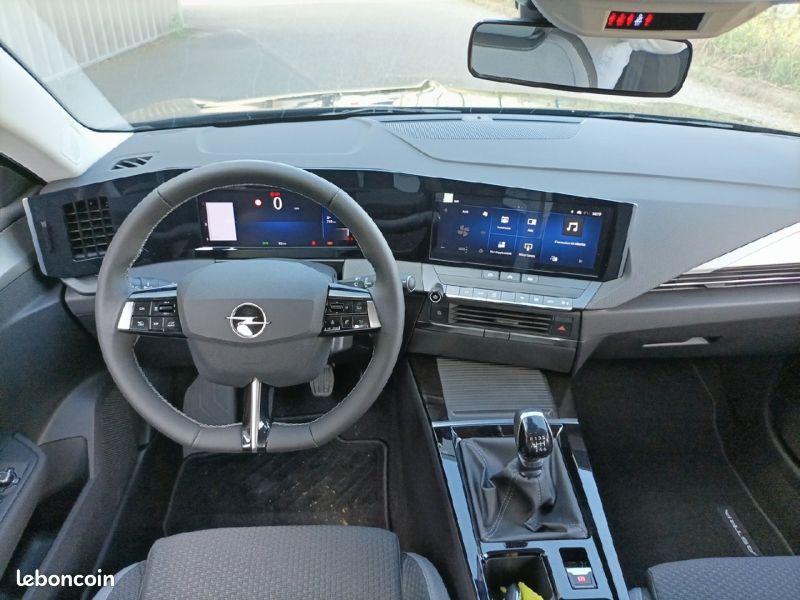 Opel Astra 1.2 Turbo 110ch (image 9)
