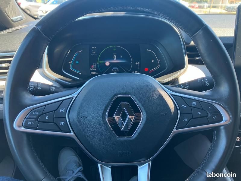 Renault Clio 1.6 E-Tech 140ch Initiale Paris -21 (image 12)