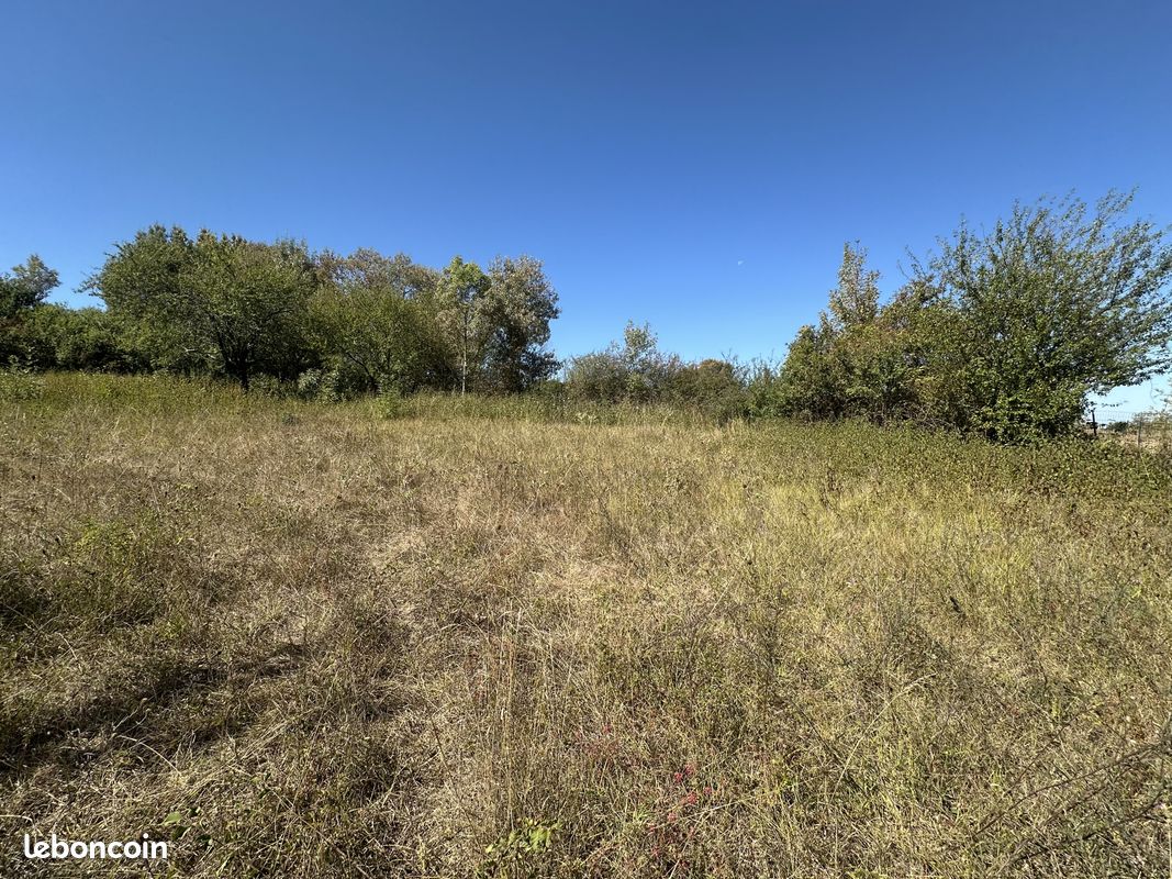 Terrain 1430 m² · à Aureville · 1 430 m² · 189 000 €