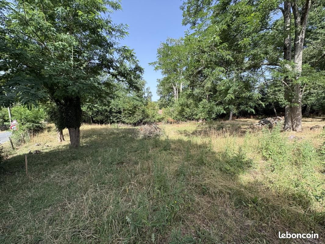 Terrain 1 360 m² Sadirac · 100 000 €