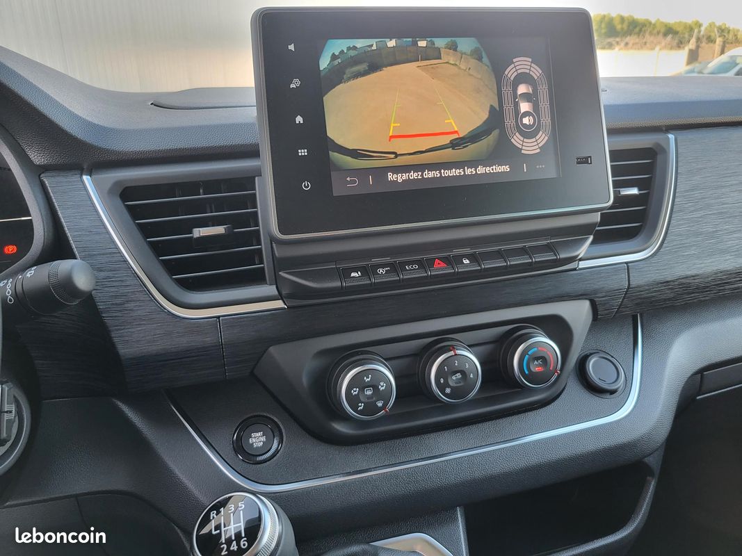 RENAULT TRAFIC COMBI L2 GRAND TECHNO 2.0 Blue DCI 150 BVM6 EASY ACESS 09 PLACES NEUF avec AMÉNAGEMENT TRANSPORT FAUTEUIL ROULANT + CAMÉRA RECUL + GPS / SANS MALUS ÉCOLOGIQUE ( Prix Vente 35 990 HT ) (image 8)