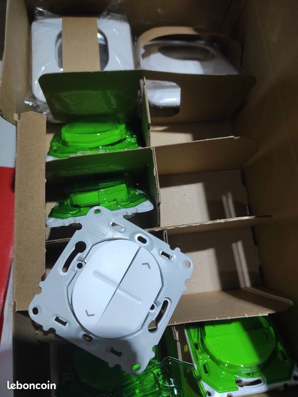 Interrupteur Schneider Electric VR Ovalis - Référence S261208 - Occasion (prêt à Poser)