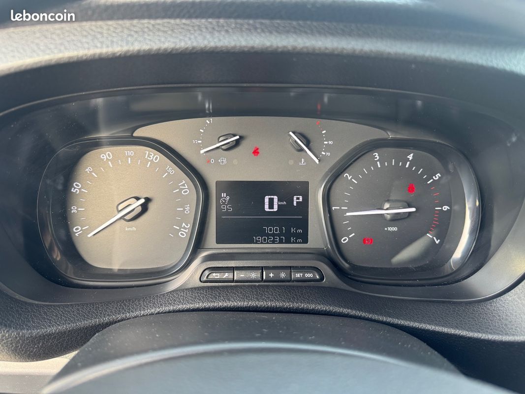 Peugeot Expert 2.0 BHDI 180CH LONG PREMIUM EAT8 6 PLACES / PRIX TTC 15825 (image 11)