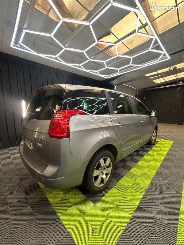 Peugeot 5008 Phase II 1.6 HDI 115ch BVA (image 4)