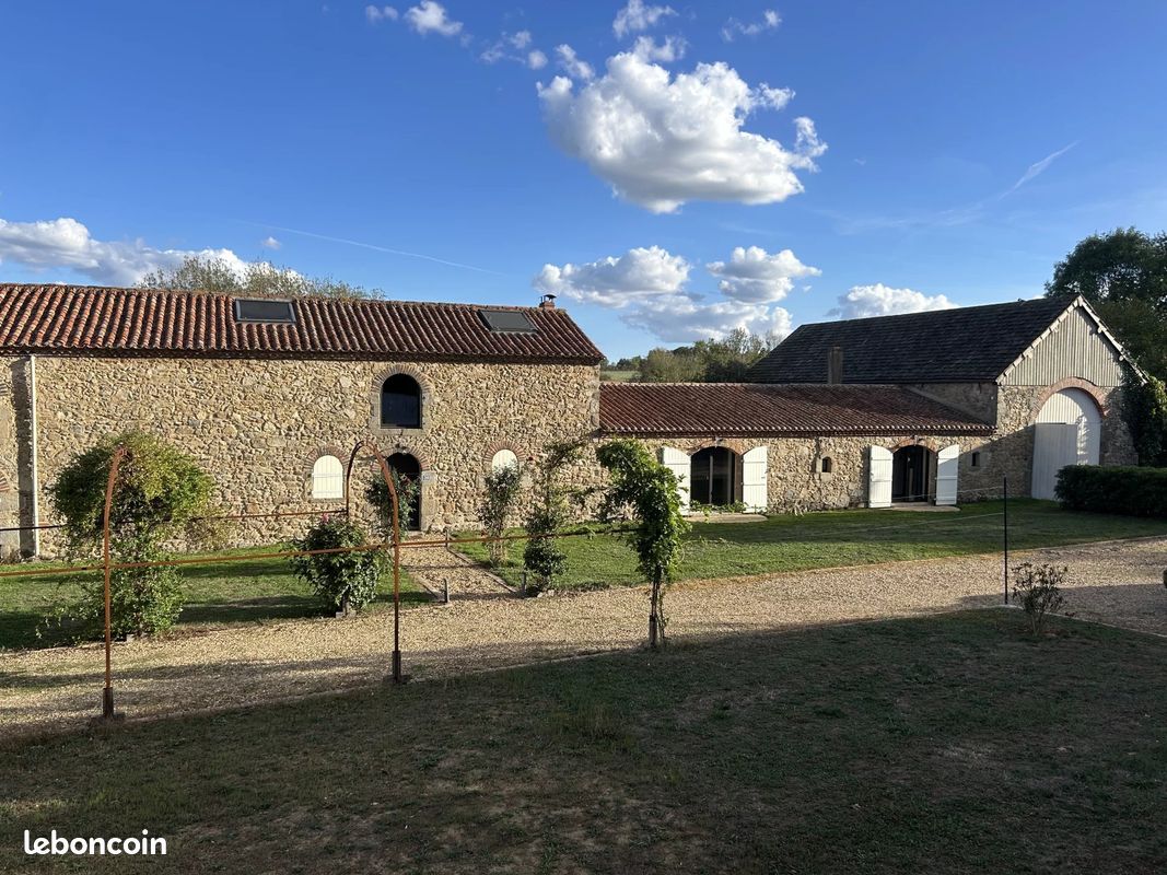 Maison 8 pièces 199 m² · à Nueil-les-Aubiers · 199 m² · 341 250 €