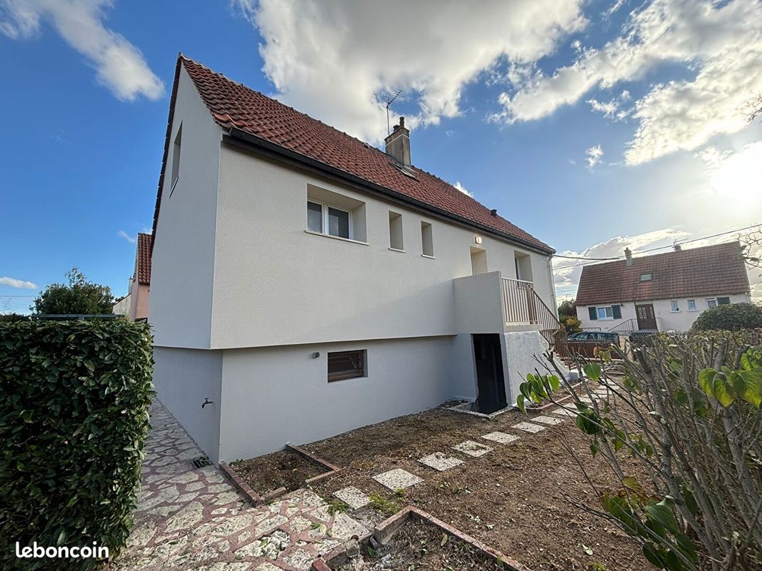 Maison 4 pièces 99 m² · à Saint-Clément · 99 m² · 1 150 €/mois
