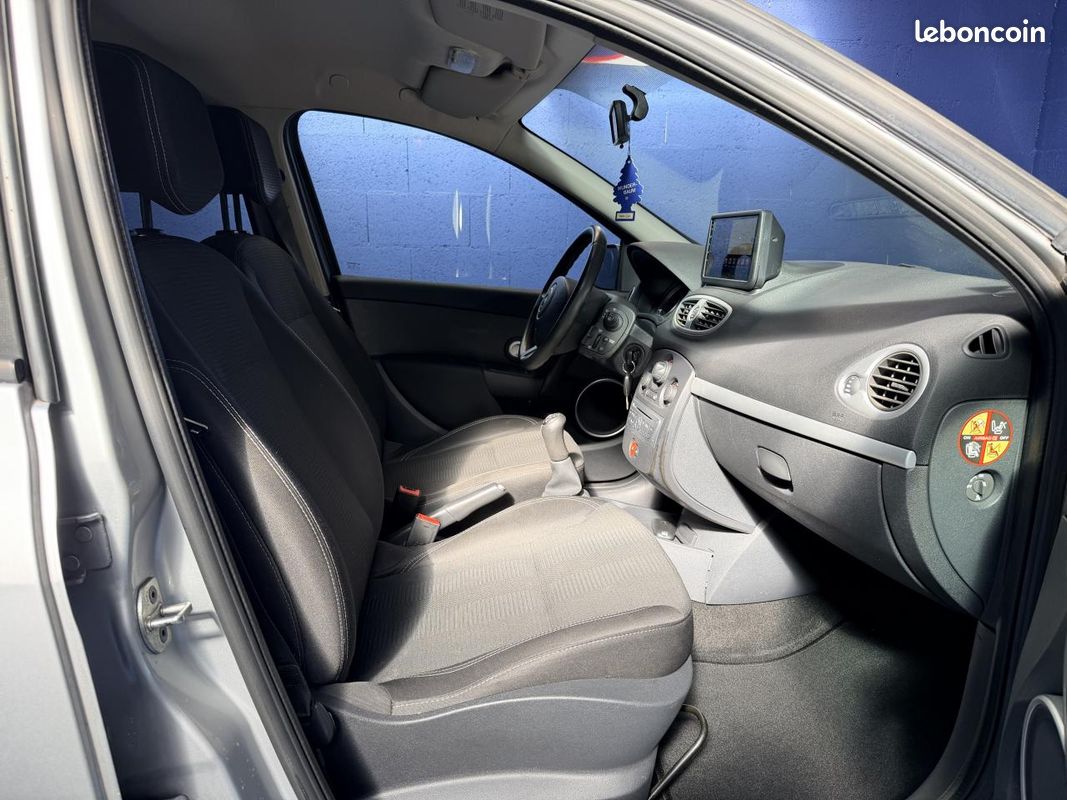 RENAULT CLIO 1.2i 75 DYNAMIQUE (image 10)