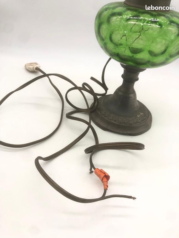 Ancien pied de lampe à pétrole en verre vert vintage (image 3)