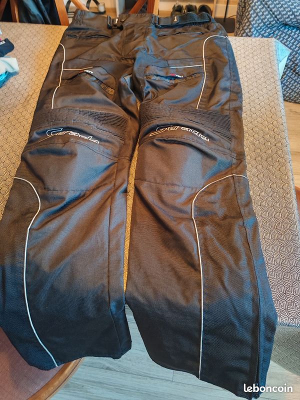 Pantalon moto homme taille xxl en très bon état de marque Strada