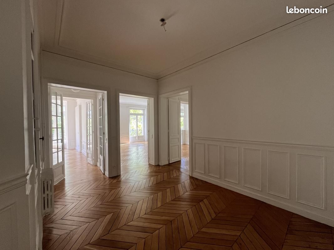 Appartement 4 pièces 179 m² · à Paris · 179 m² · 6 380 €/mois