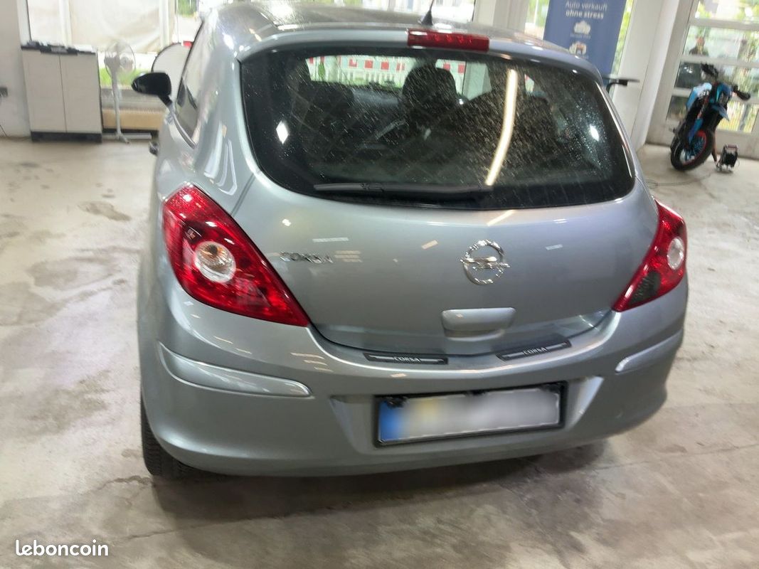 OPEL CORSA 1.2 70CV Nous en recevons 8 video en ligne sur le bon coin (image 7)