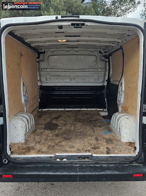 RENAULT TRAFIC III 2.0 BLUEDCI 110 Cv 1ere MAIN TVA RECUPERABLE (image 5)