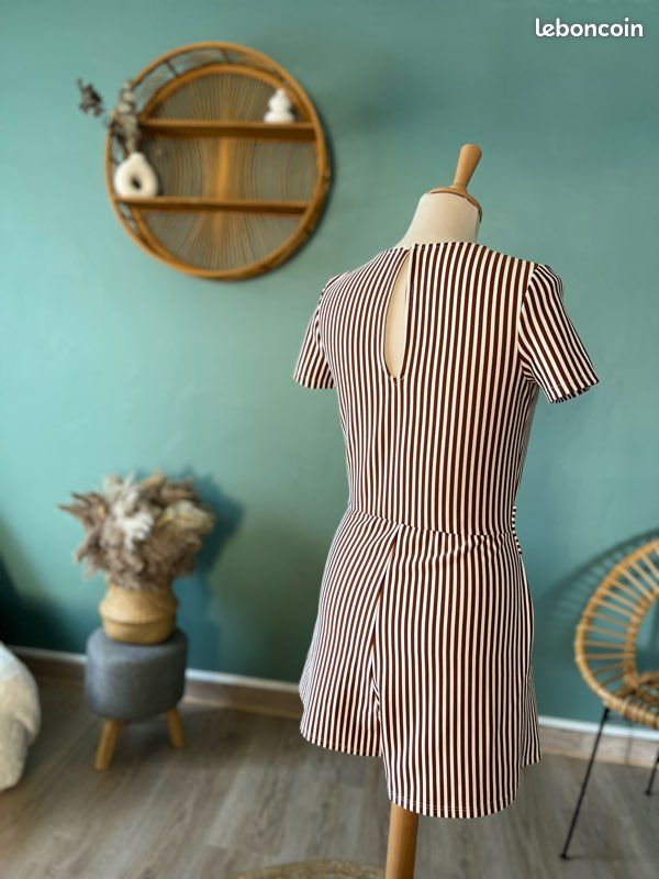 ROBE COURT Zara Taille S/XS - Noire Et Blanche à Plis - Occasion Très Bon état 75cm