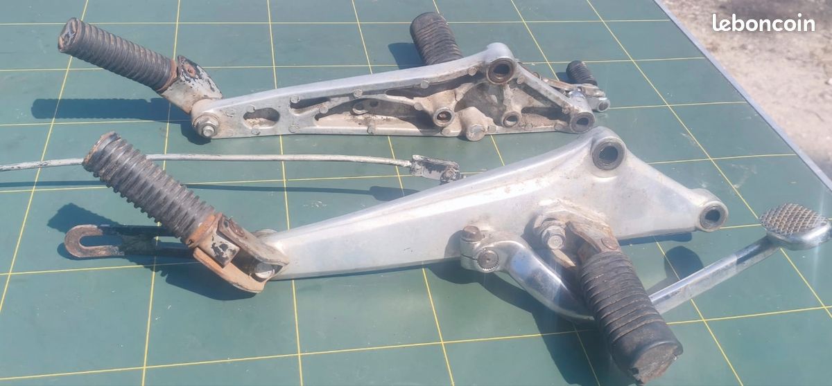 Honda bol d or cb 750 f platines reposes pieds complete droite et gauchf (image 2)