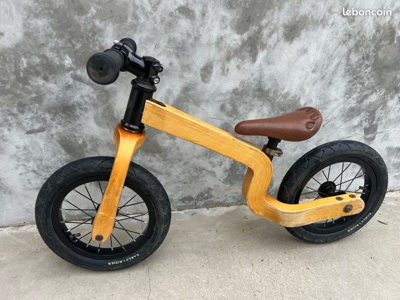 Draisienne early rider (image 1)