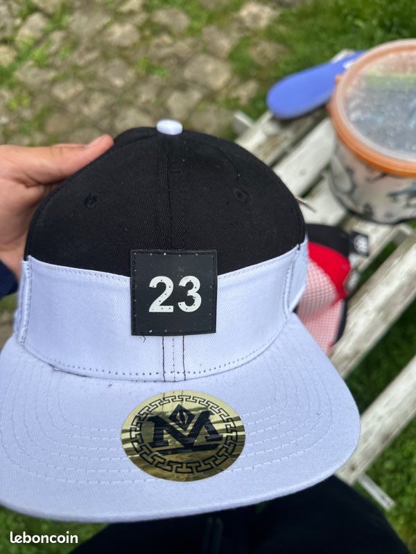 Casquettes neuves (image 4)