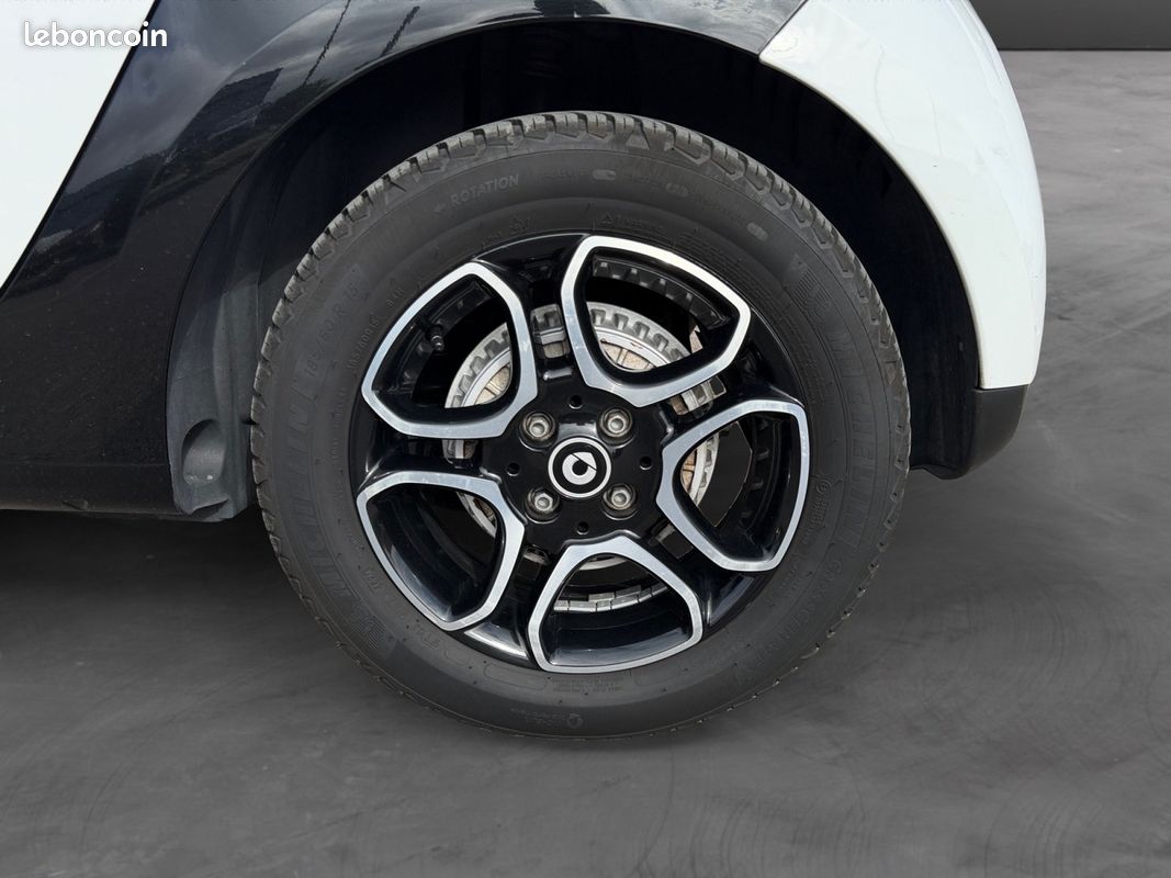SMART FORFOUR II 0.9 90 PASSION TWINAMIC BVA6 90Ch Garantie 12 mois (image 22)