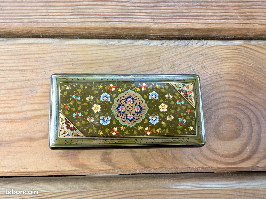 Boîte à bijoux laquée orientale – décor floral persan polychrome et doré (image 1)