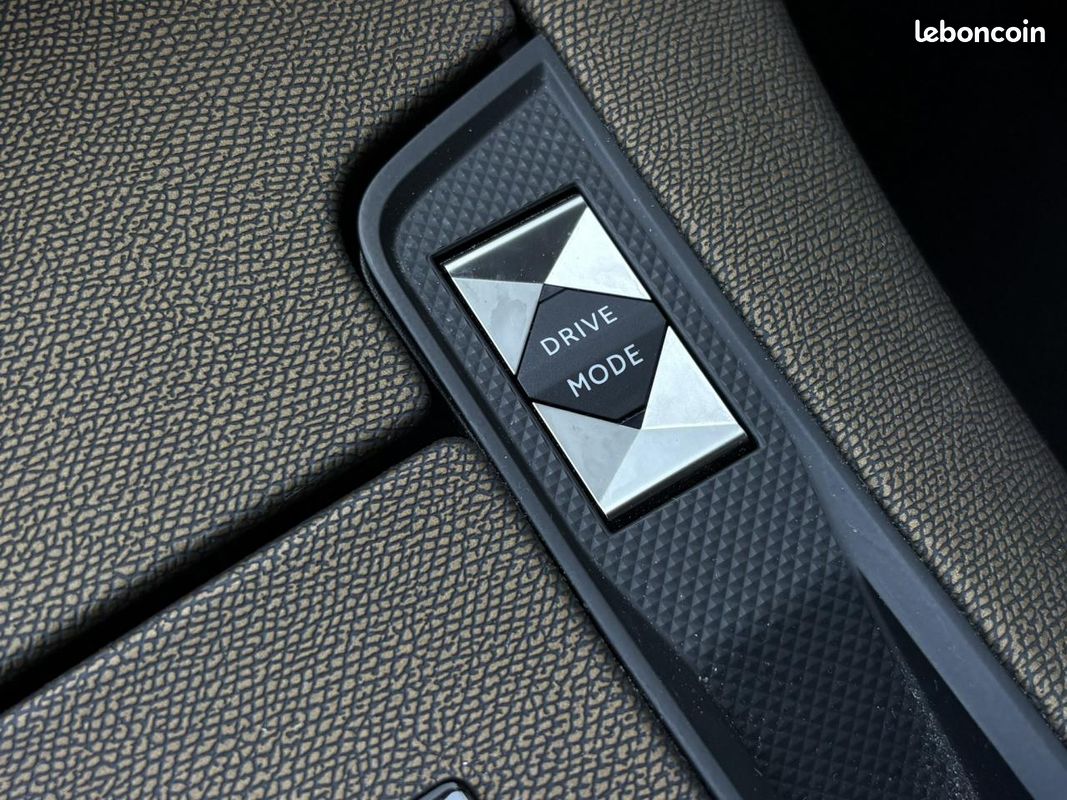 DS DS 7 CROSSBACK 2.0 BlueHDI 180 EAT8 Business (image 30)