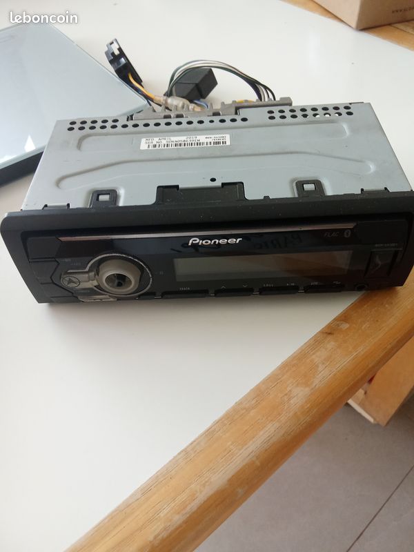 Vends autoradio Pioneer 1 DIN (image 1)