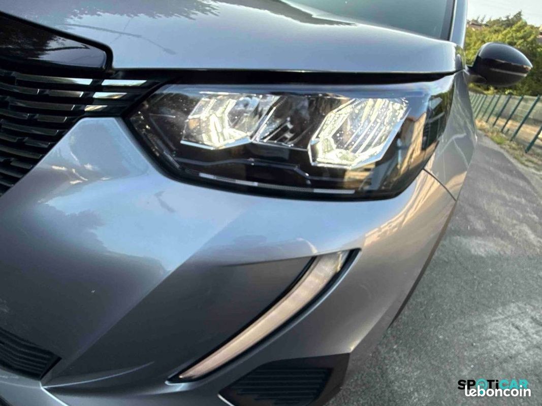 PEUGEOT 2008 PureTech 130 S&S EAT8 Allure (image 18)