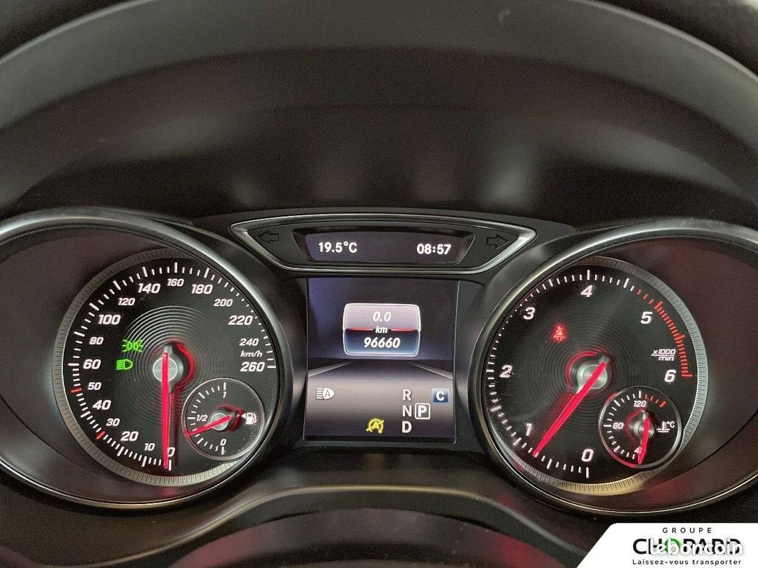MERCEDES GLA 200 d 7-G DCT Fascination (image 16)