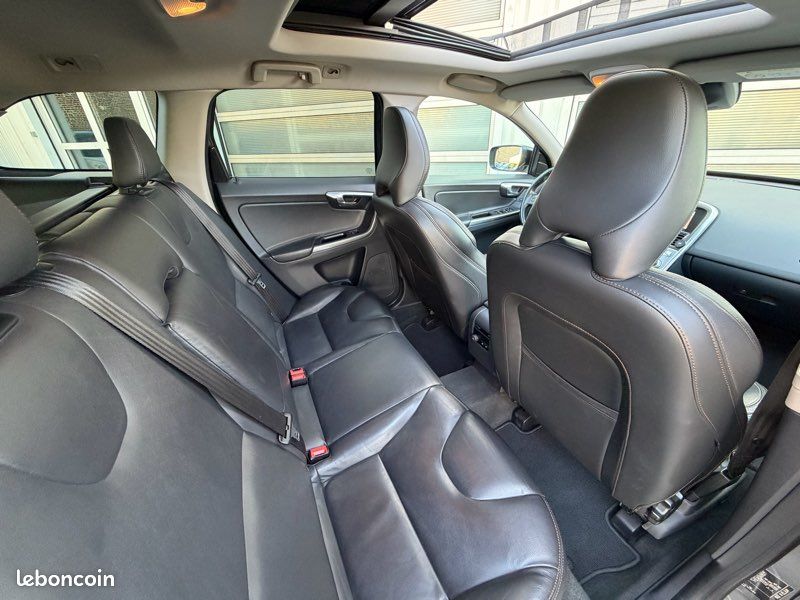 VOLVO XC60 2.0 D 150Ch SUMMUM BVA 1ERE MAIN / CUIR / TOIT OUVRANT / SIÈGES CHAUFFANT / ATTELAGE / GPS (image 5)