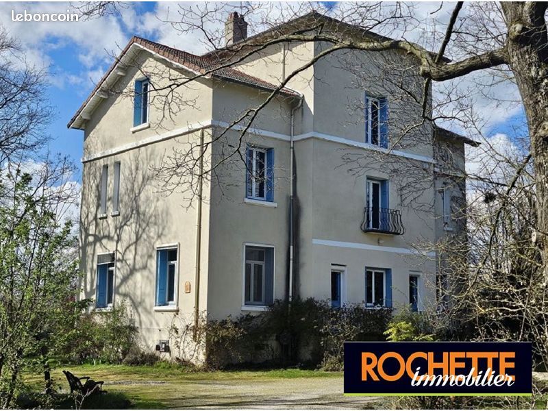 Maison 10 pièces 325 m² · à Montrond-les-Bains · 325 m² · 599 000 €