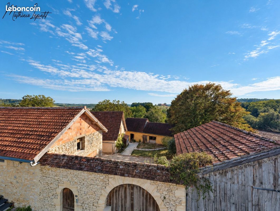 Maison 8 pièces 246 m² · à Saint-Pierre-de-Chignac · 246 m² · 377 000 €