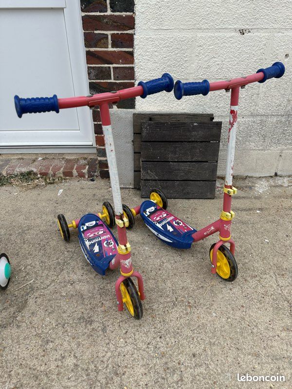 Lot de 2 trottinettes/patinettes Smoby Cars Flash McQueen (image 1)