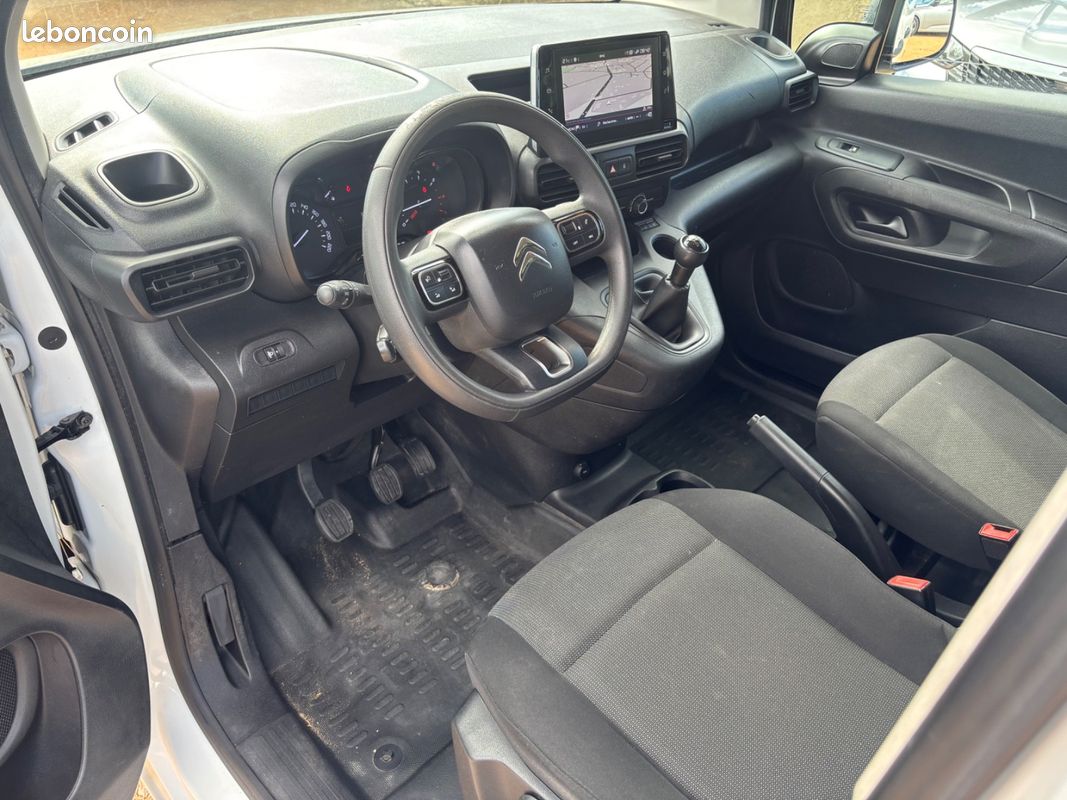 Citroën BERLINGO FOURGON XL 2021 Cabine Approfondie 1.5 BlueHDi 102 cv SUIVI COMPLET {TVA RECUPERABLE - GPS - CARPLAY} (image 22)