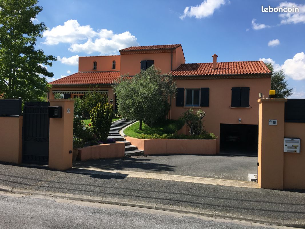 Maison 9 pièces 250 m² · à Aussillon · 250 m² · 475 000 €