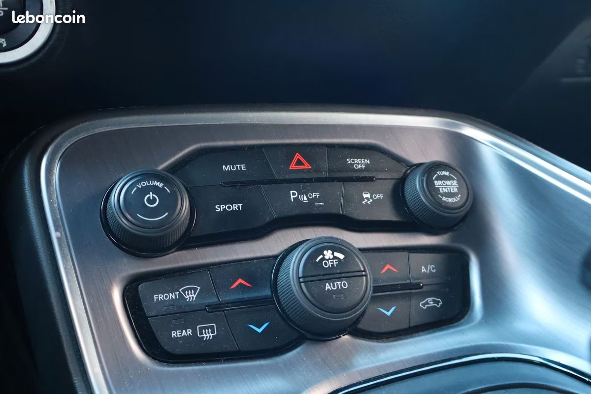 Dodge CHALLENGER R/T 5.7 HEMI V8 373 ch BVA8 – CarPlay – Caméra – Démarrage à Distance (image 15)
