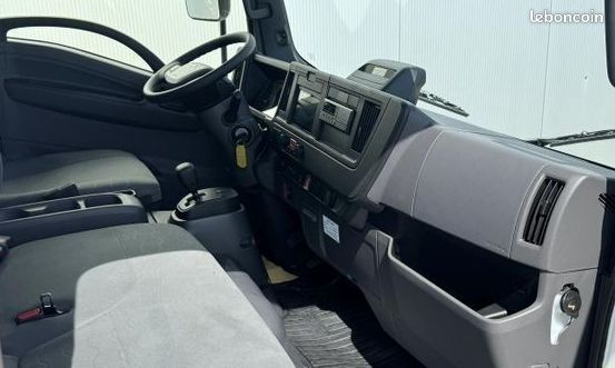 ISUZU M30 5,2l 190cv BOITE AUTO POLYBENNE 4.5T *64000 HT (image 8)