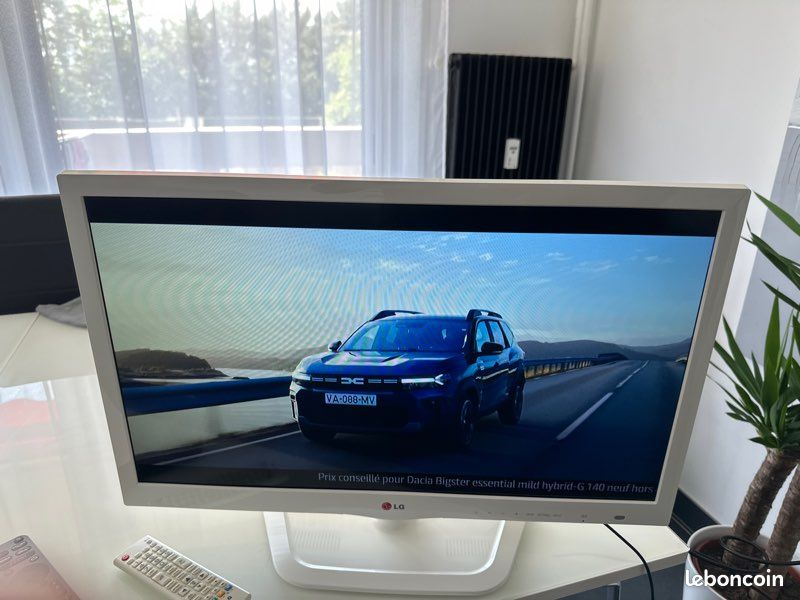 TV LED/LCD LG 26" - rétro-éclairée par LED - 720p (1366 x 760) (image 4)