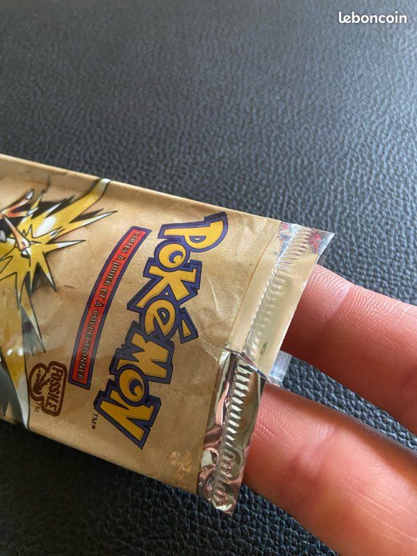 Booster Pokémon Fossile 1er Édition - Illustration Électhor - VIDE - FR (image 4)