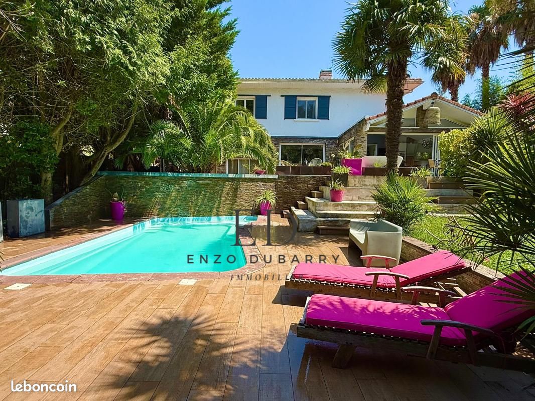 Maison 9 pièces 301 m² · à Biarritz · 301 m² · 1 850 000 €