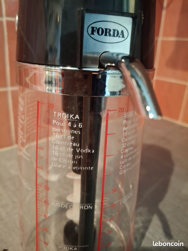 Distributeur de cocktails entièrement automatisé