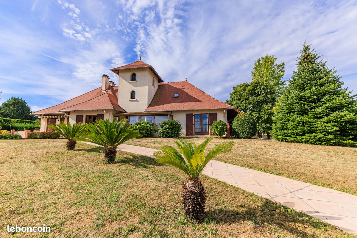 Maison 9 pièces 257 m² · à Montardon · 257 m² · 650 000 €