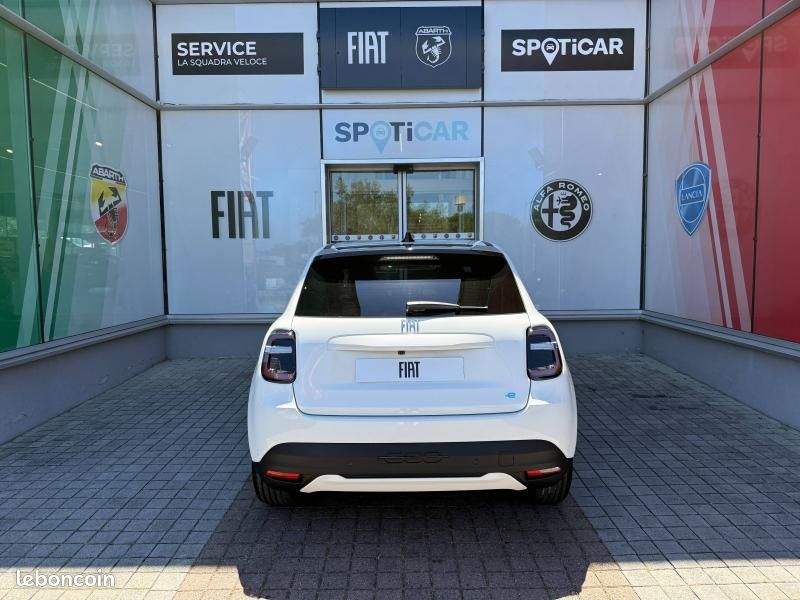 Fiat 600 e 156ch 54kWh La Prima (Certinergy 6100 déduit) (image 5)