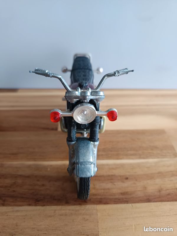 The Suzuki GS750 Is a Refined and Underrated Classic Bike