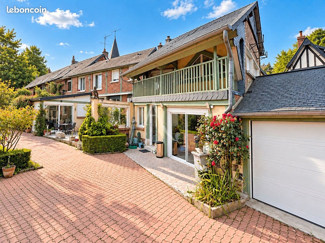 Maison 10 pièces 354 m² · à Étrépagny · 354 m² · 421 600 €