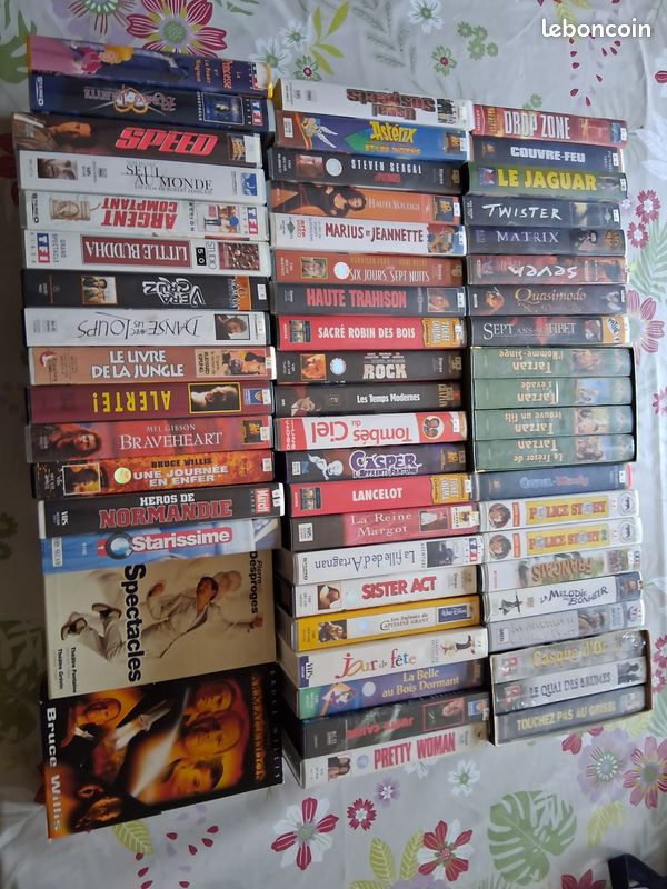 Lot 70 cassettes VHS + Lecteur VHS (image 1)