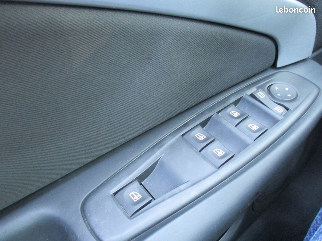 Renault MEGANE III CC 1.5 DCI 110CH FAP DYNAMIQUE ECO² (image 23)