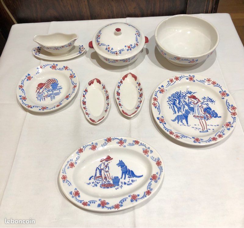 BEL ensemble de DINETTE ANCIENNE PETIT CHAPERON ROUGE de 25 pièces BEL ensemble de DINETTE ANCIENNE PETIT CHAPERON ROUGE de 25 pièces